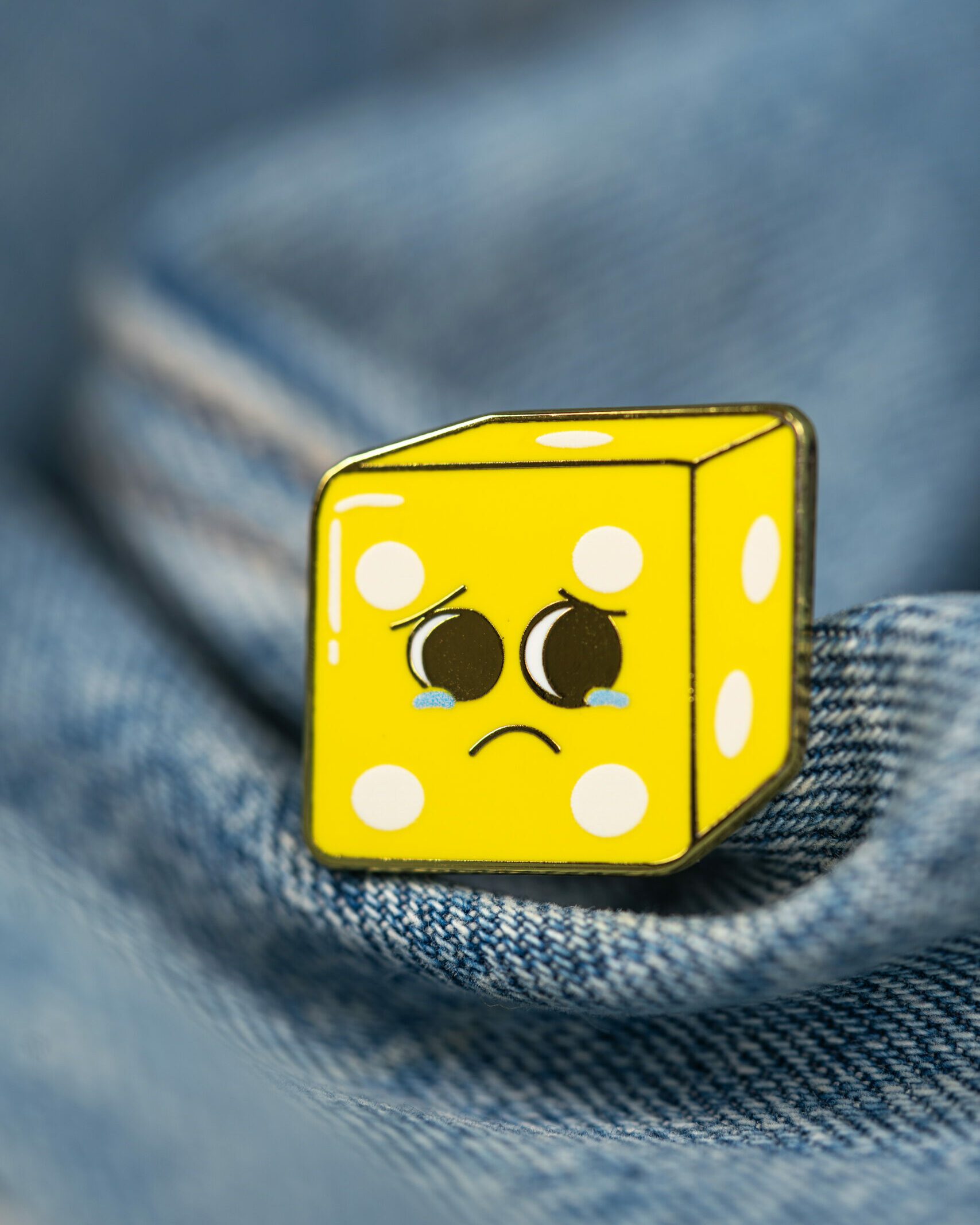 Pin's Émaillé | 🟨 Le Dé Pité