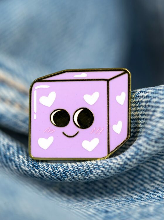 Pin's ĂmaillĂ© | đȘ Le DĂ© Licat